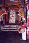 entrance to shrine sri lanka.